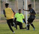 هجر يواصل الاستعداد لمباراة الصقور .. ومناورة كروية مع شباب النادي