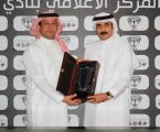 إدارة نادي هجر تقدم العضوية الشرفية للاستاذ “ناصر العديلي”